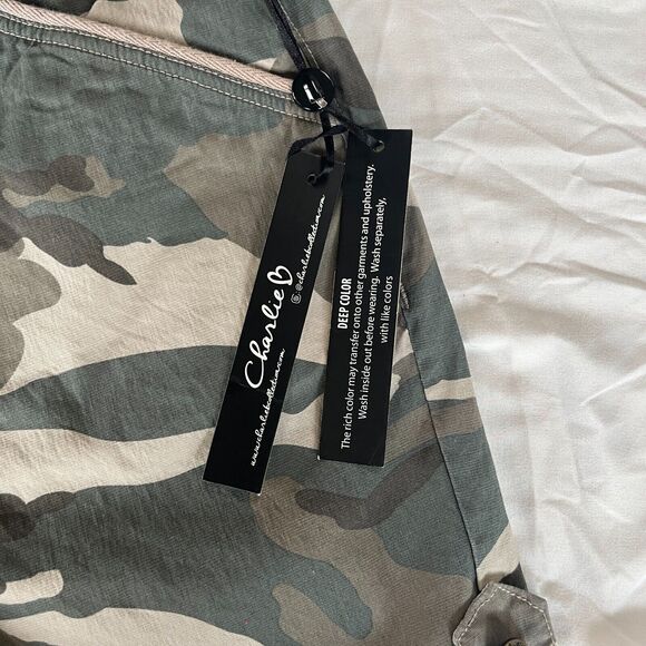 CHARLIE B Cuffed Cargo Shorts Green Tan Camo Zipper Pockets Womens 28 Waist - Picture 4 of 11